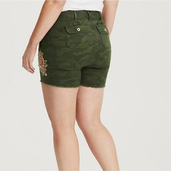 Torrid Olive Green Camouflage Embroidered Floral Frayed Hem Shorts - Picture 3 of 9